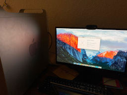 mac pro showing the desktop